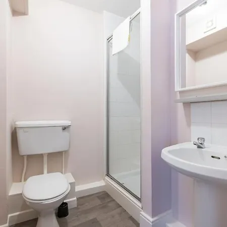 Brand New 6 2nd Floor Lägenhet *