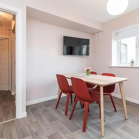 Brand New 6 2nd Floor Lägenhet *