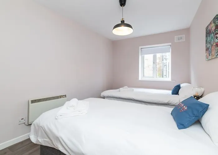 Brand New 6 2nd Floor * 德罗赫达